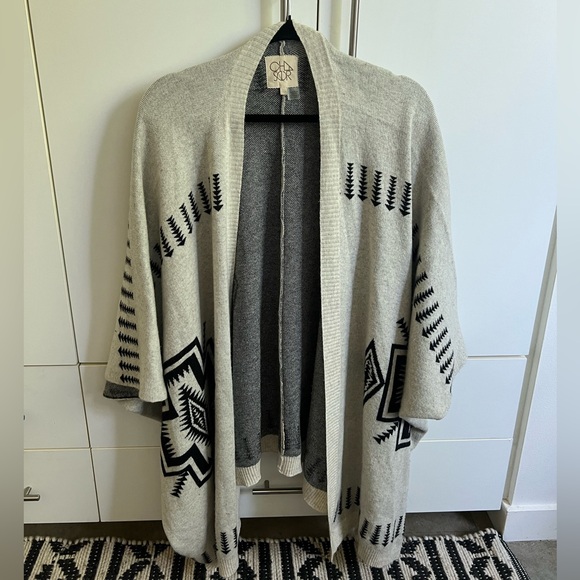 chasor Sweaters - Chasor Cream & Gray Patterned Women's Sweater